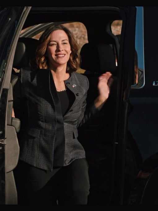 Yellowstone Kelly Reilly Black Notch Neck Jacket