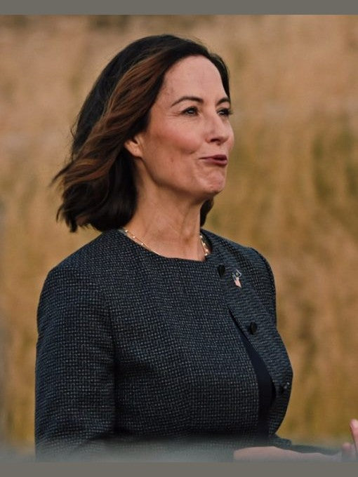 Yellowstone Kelly Reilly Black Notch Neck Jacket