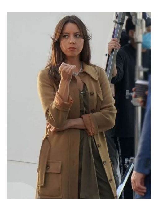 Aubrey Plaza Operation Fortune Ruse de guerre Cotton Coat